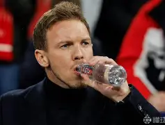 九游体育-世界杯美女球迷欢呼